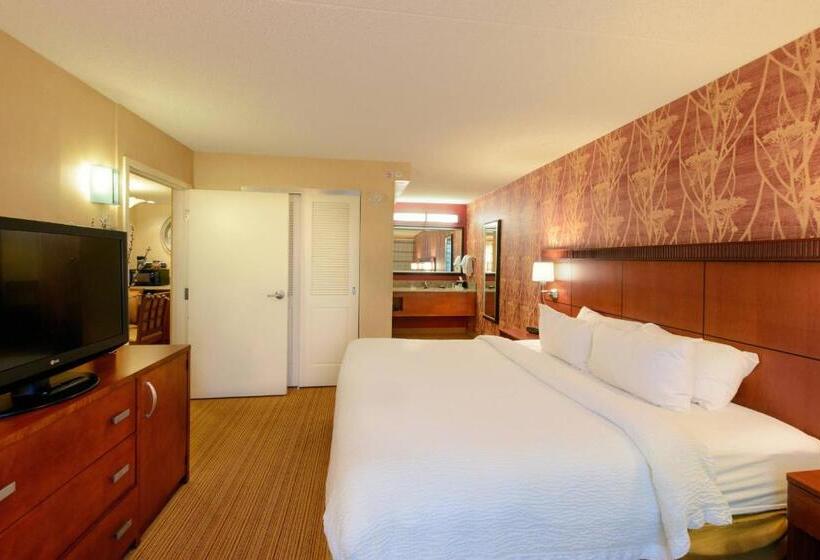 هتل Courtyard By Marriott Canton