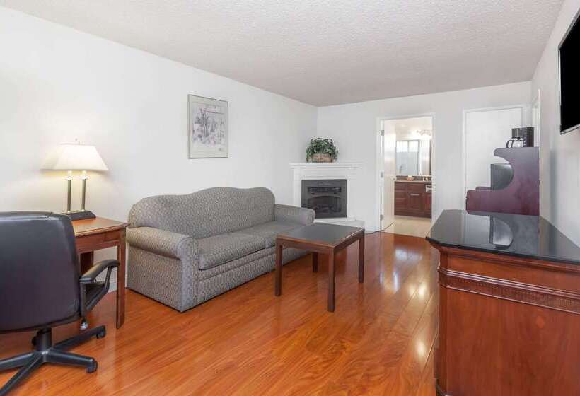 בית מלון כפרי Days Inn & Suites By Wyndham Sunnyvale