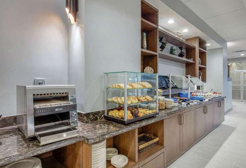 هتل Doubletree By Hilton Birmingham Perimeter Park