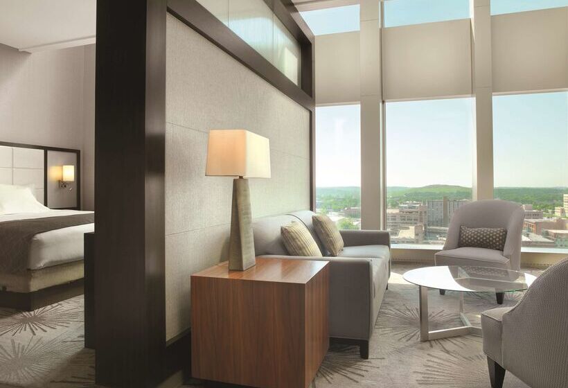 هتل Doubletree By Hilton  Cedar Rapids Convention Complex