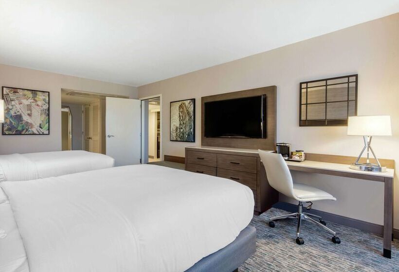 هتل Doubletree By Hilton Birmingham Perimeter Park