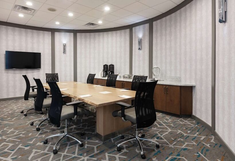 هتل Doubletree By Hilton Birmingham Perimeter Park