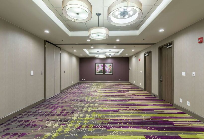 فندق Doubletree By Hilton Winston Salem University