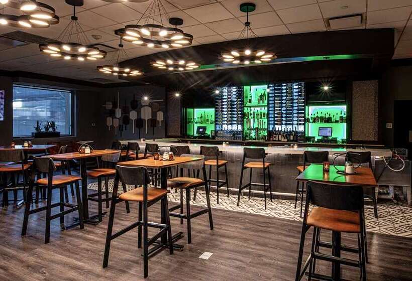 هتل Embassy Suites By Hilton Chicago O Hare Rosemont
