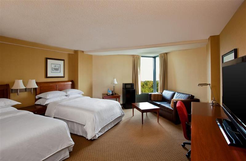 هتل Four Points By Sheraton Richmond