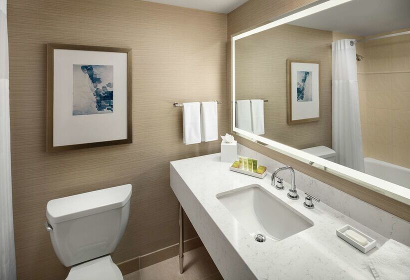 هتل Hilton Boston Logan Airport