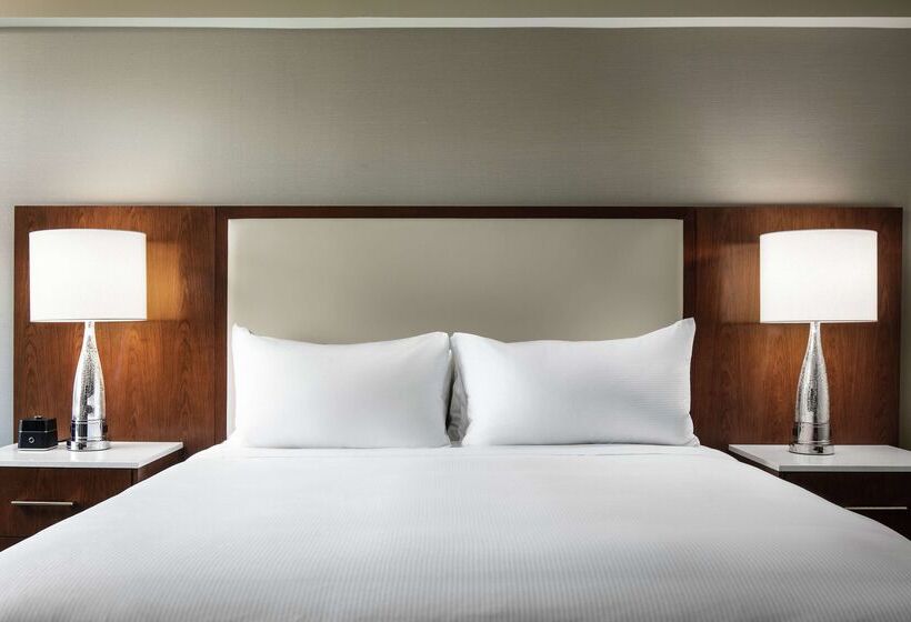 هتل Hilton Boston Logan Airport
