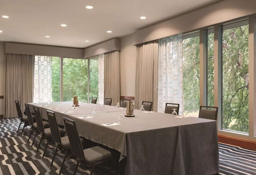 هتل Hilton Boston Logan Airport