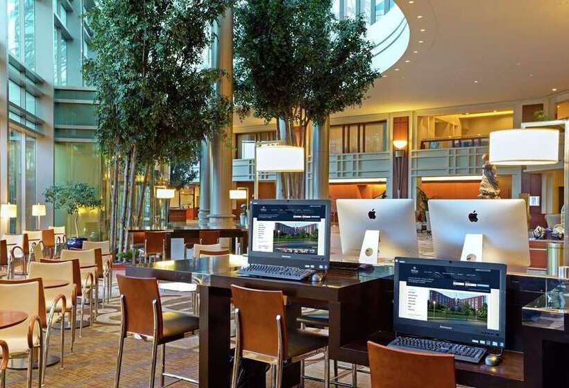 هتل Hilton Boston Logan Airport
