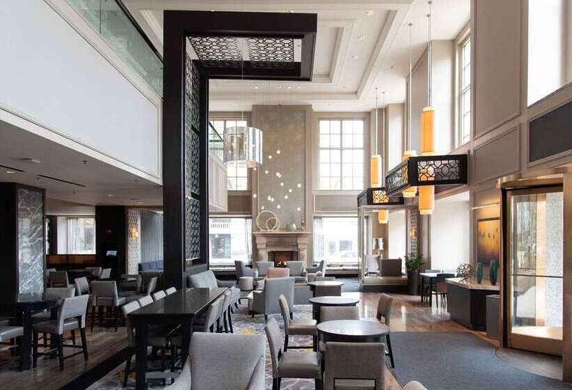 هتل Hilton Chicago
