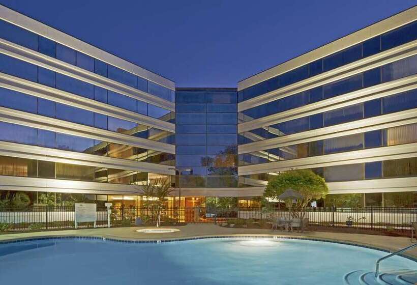 호텔 Hilton Durham Near Duke University