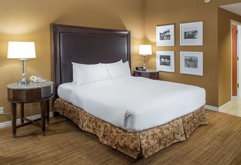 هتل Hilton St. Louis Airport