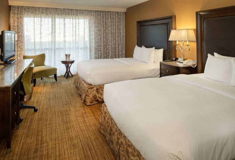 هتل Hilton St. Louis Airport