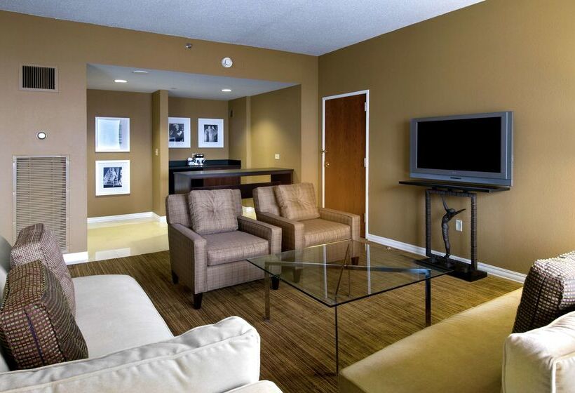 هتل Hilton St. Louis Airport