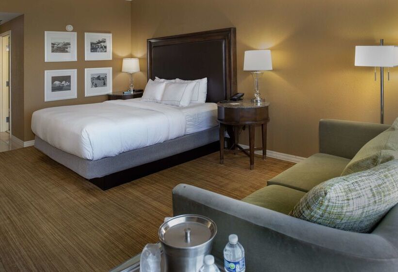 هتل Hilton St. Louis Airport