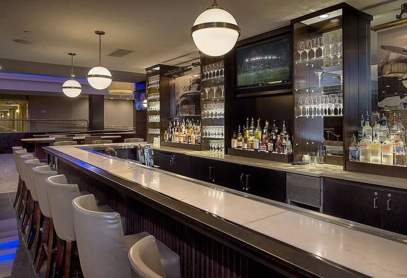 هتل Hilton St. Louis Airport