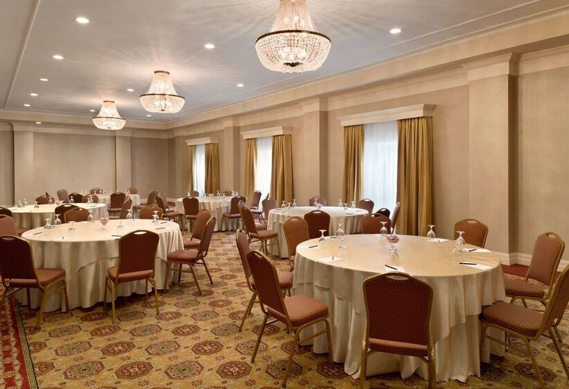 هتل Hilton St. Louis Frontenac