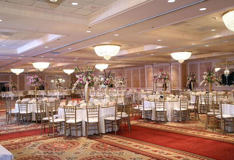 هتل Hilton St. Louis Frontenac