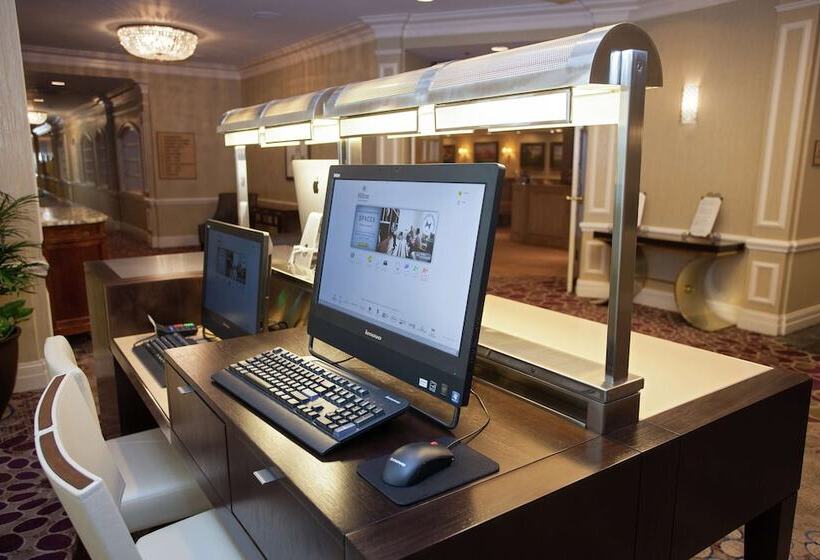 هتل Hilton St. Louis Frontenac