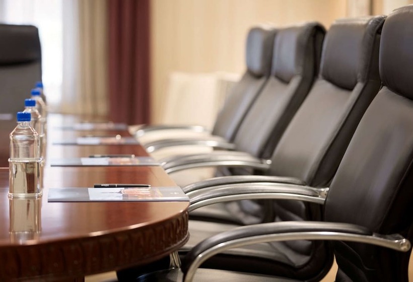 هتل Hilton St. Louis Frontenac