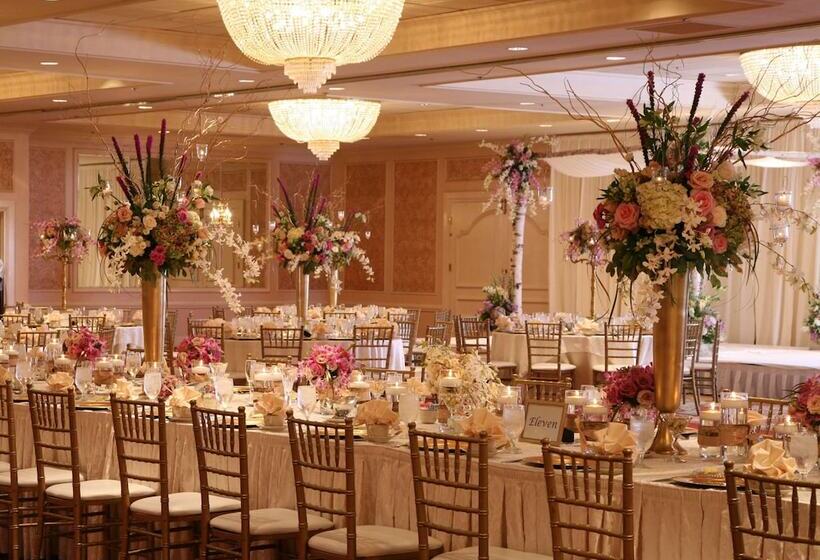 هتل Hilton St. Louis Frontenac