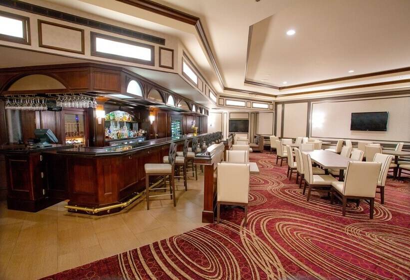 هتل Hilton St. Louis Frontenac