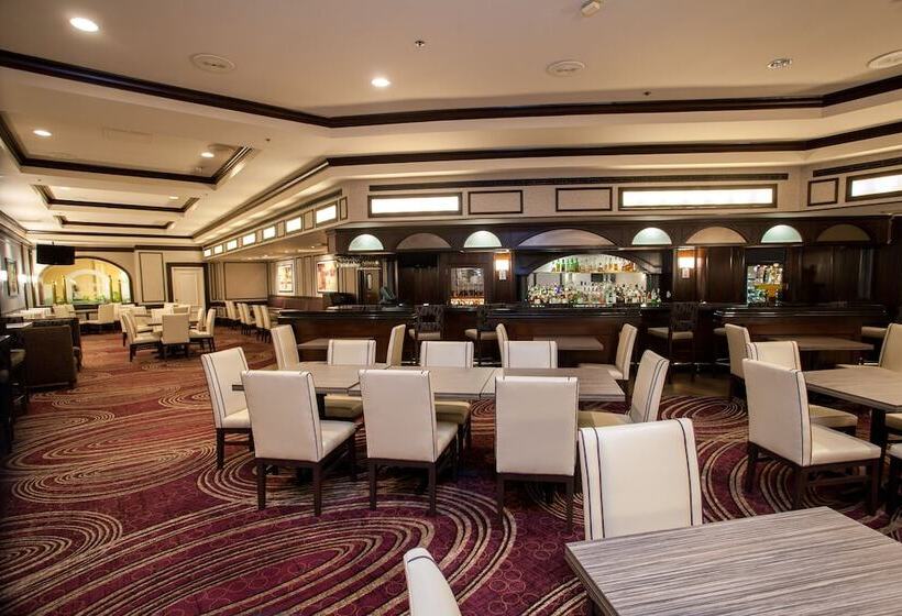 هتل Hilton St. Louis Frontenac