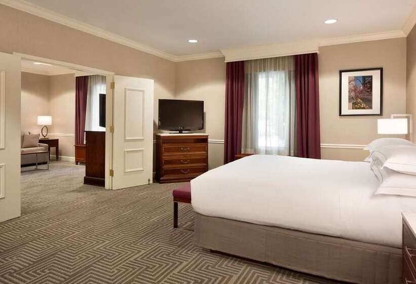 هتل Hilton St. Louis Frontenac