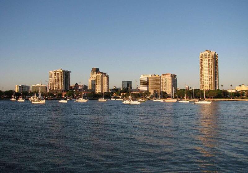 فندق Hilton St. Petersburg Bayfront