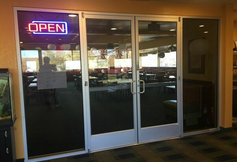 Отель Howard Johnson By Wyndham Denver West