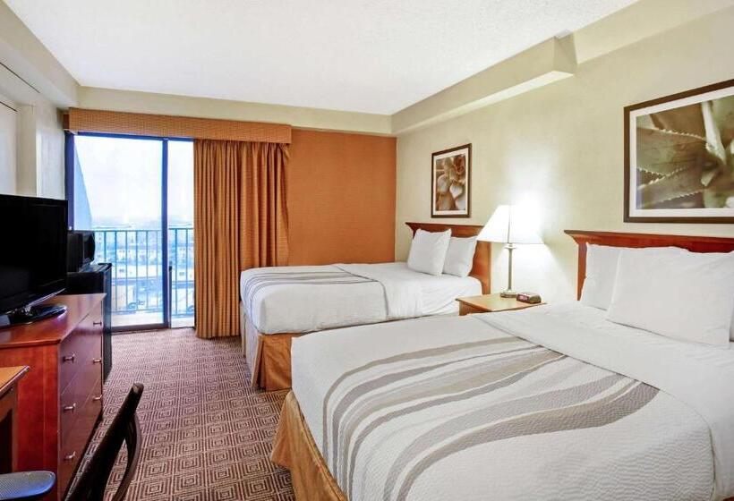 هتل La Quinta By Wyndham Stamford / New York City