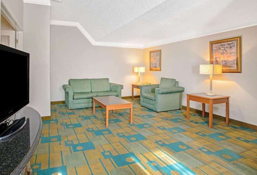 هتل La Quinta Inn By Wyndham El Paso Cielo Vista