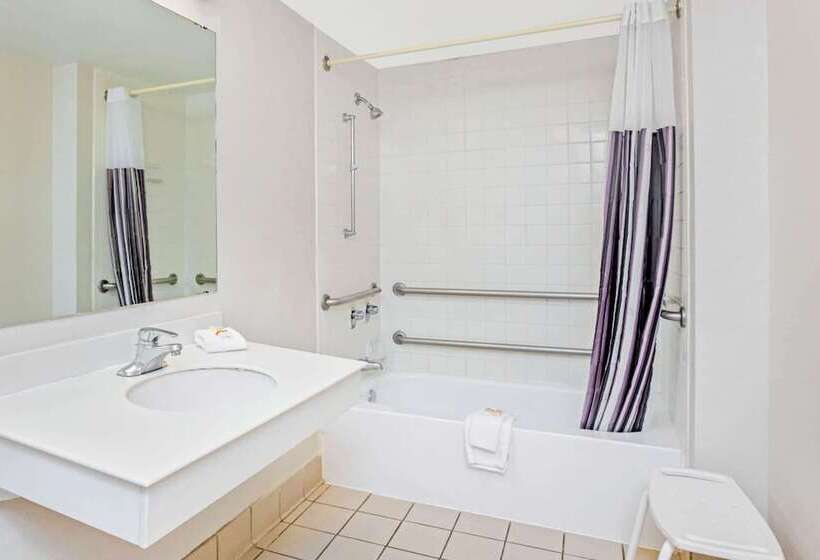 هتل La Quinta Inn By Wyndham El Paso Cielo Vista