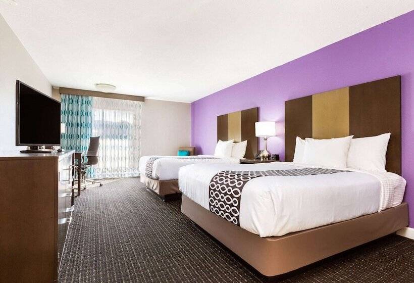 هتل La Quinta Inn & Suites By Wyndham Pomona