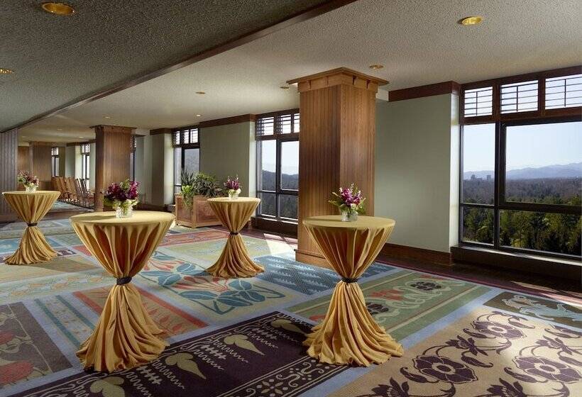 هتل The Omni Grove Park Inn & Spa   Asheville