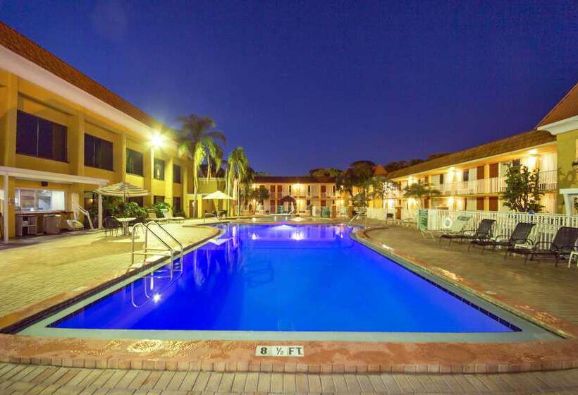 Отель Quality Inn & Suites Conference Center