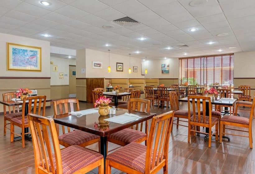 ホテル Quality Inn & Suites Conference Center