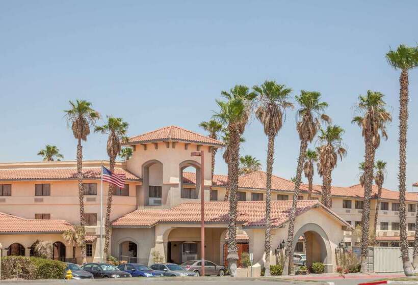 בית מלון כפרי Ramada By Wyndham Barstow