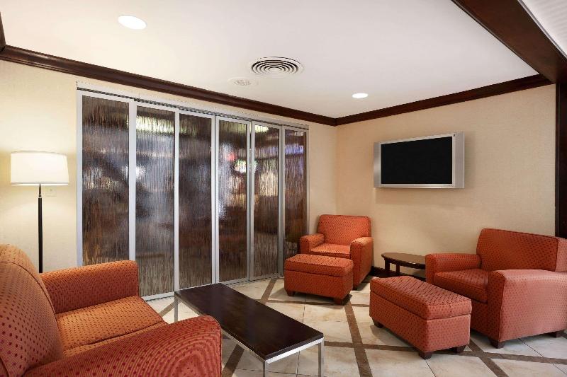 هتل Ramada By Wyndham Newark/wilmington