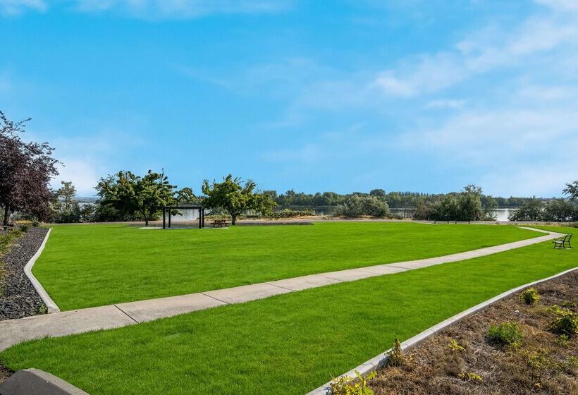 Richland Riverfront Hotel, Ascend Hotel Collection