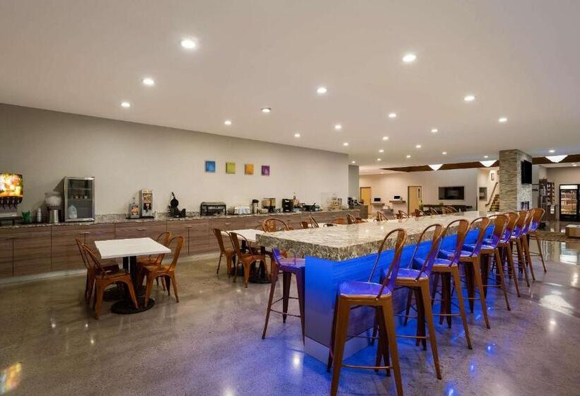 Richland Riverfront Hotel, Ascend Hotel Collection