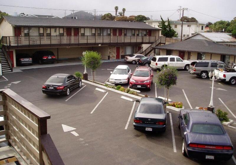 فندق Rockview Inn And Suites