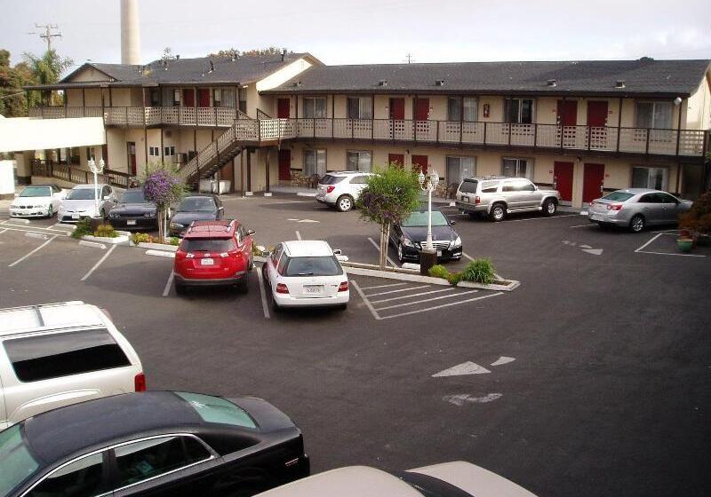 فندق Rockview Inn And Suites