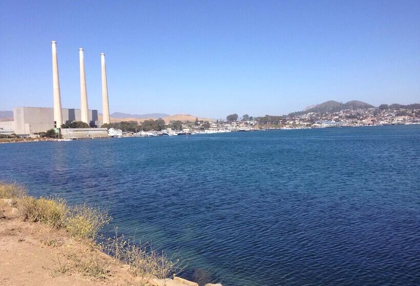 فندق Rockview Inn And Suites