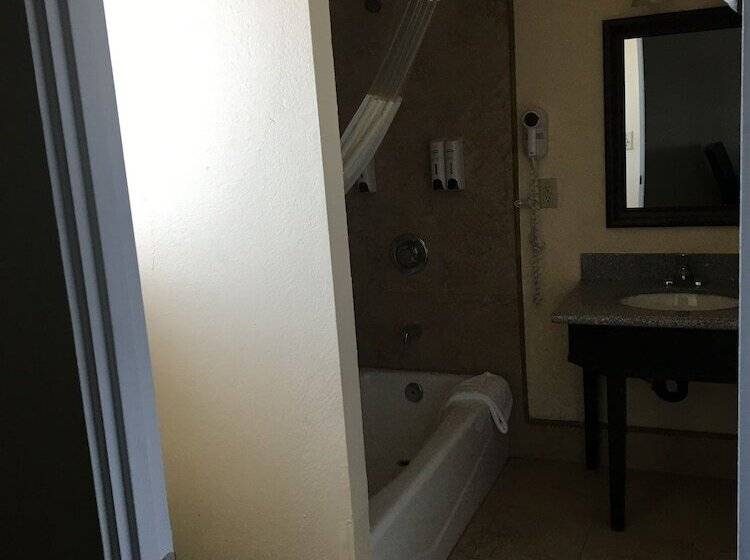 فندق Rockview Inn And Suites