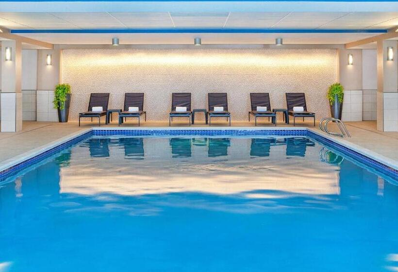 Отель Sheraton Portsmouth Harborside