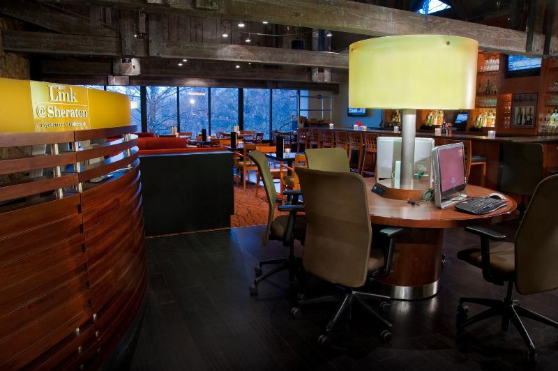 هتل Sheraton Westport Lakeside Chalet