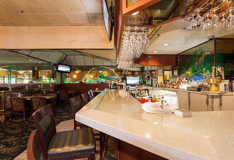 هتل Sojourn Suites Portland Airport