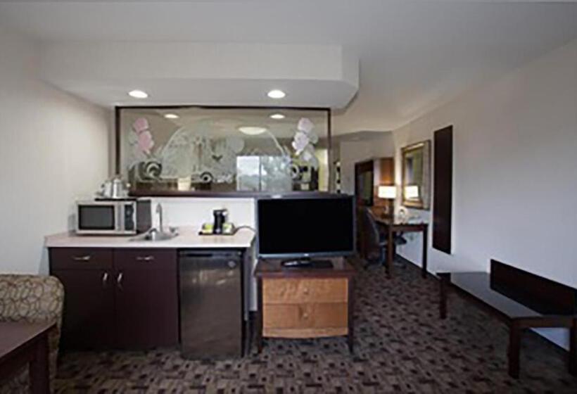 هتل Sojourn Suites Portland Airport