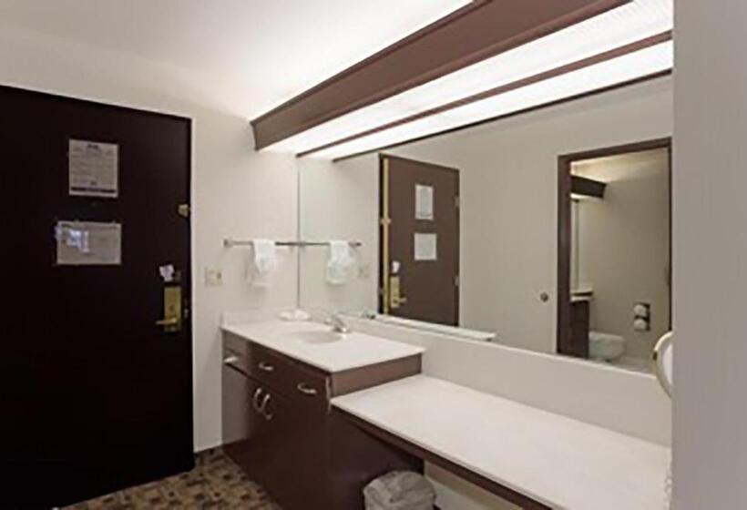 هتل Sojourn Suites Portland Airport